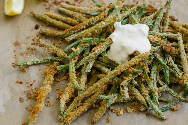 oven baked green bean fries with garlic aioli