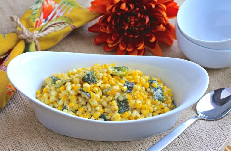 Poblano Creamed Corn makes a delicious Thanksgiving vegetable side dish | MakeItGrateful.com