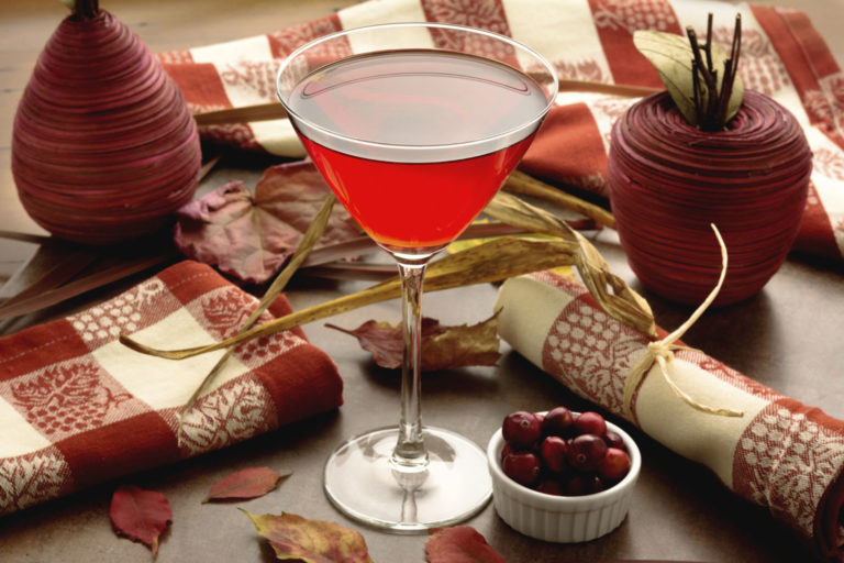 Crantini cocktail for Thanksgiving | MakeItGrateful.com