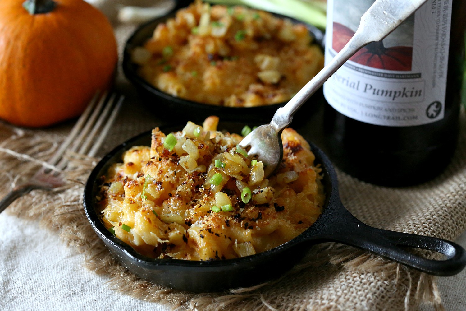 Pumpkin beer mac and cheese Thanksgiving side dish recipe | MakeItGrateful.com