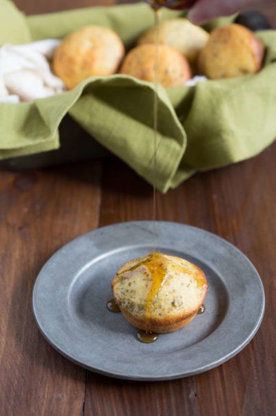 Rosemary cornbread muffins with maple syrup for Thanksgiving | MakeItGrateful.com