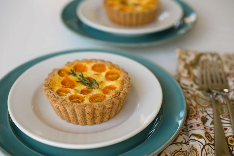 Tomato tart makes a great Thanksgiving appetizer or side dish | MakeItGrateful.com