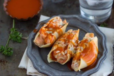 Great way to use up those Thanksgiving turkey leftovers: Buffalo turkey stuffed shells with ricotta and Monterey jack cheeses! |MakeItGrateful.com