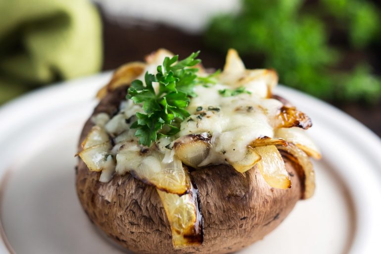 These sweet and savory Caramelized Onion and Spinach Stuffed Mushrooms topped with melted cheese are the perfect rich and flavorful Thanksgiving starter | MakeItGrateful.com