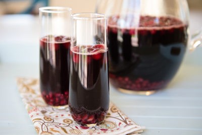 Thanksgiving cocktail: Pomegranate Cranberry Sangria for a Crowd | MakeItGrateful.com