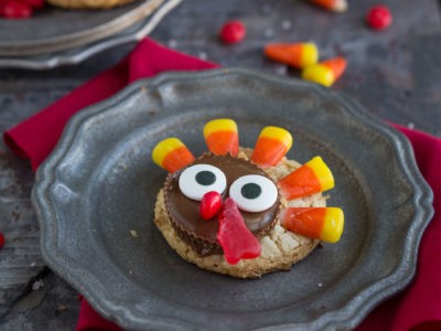 Kid-friendly turkey-decorated peanut butter cookies | MakeItGrateful.com