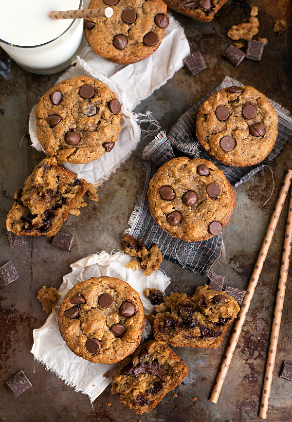 Skinny muffins with banana, peanut butter, and chocolate