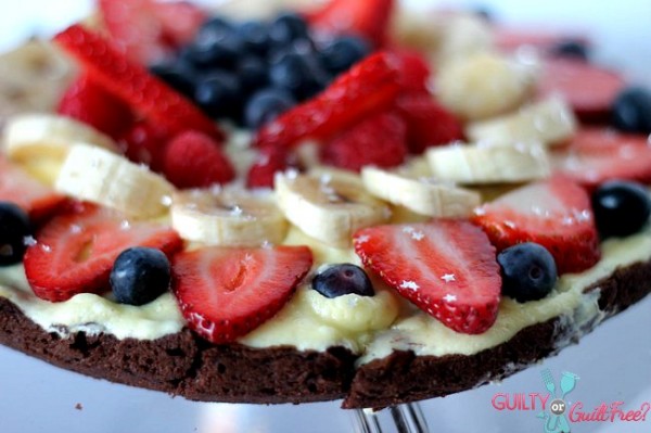 brownie and berry pizza