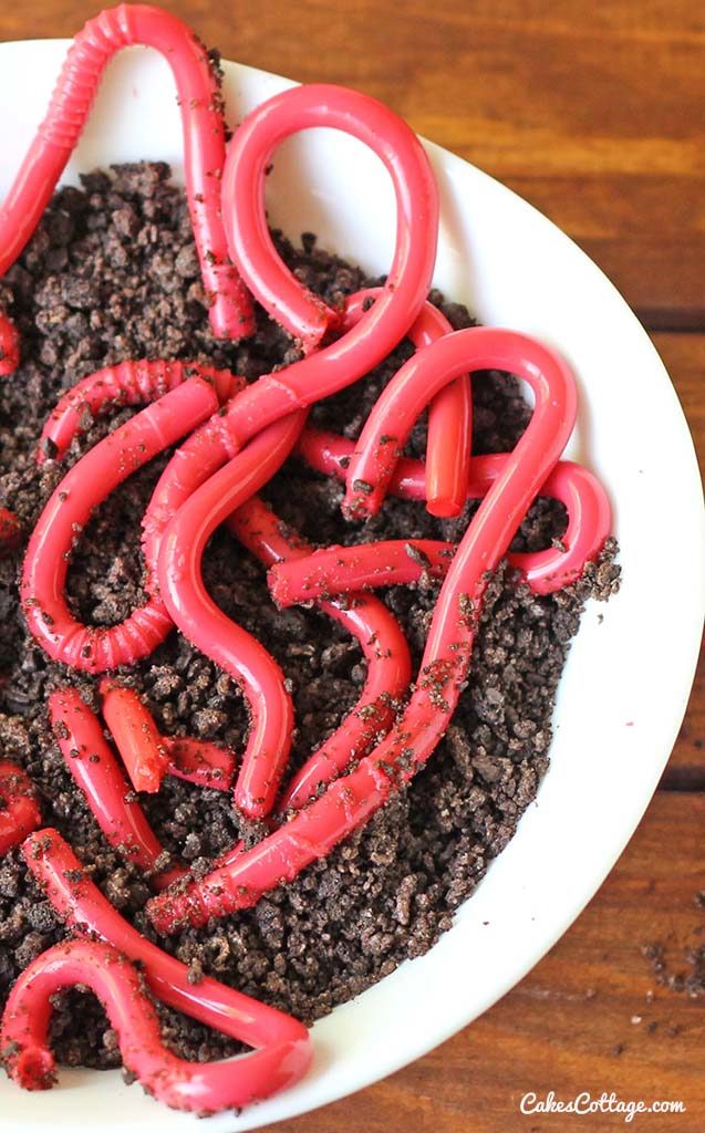 edible Halloween worms of jello