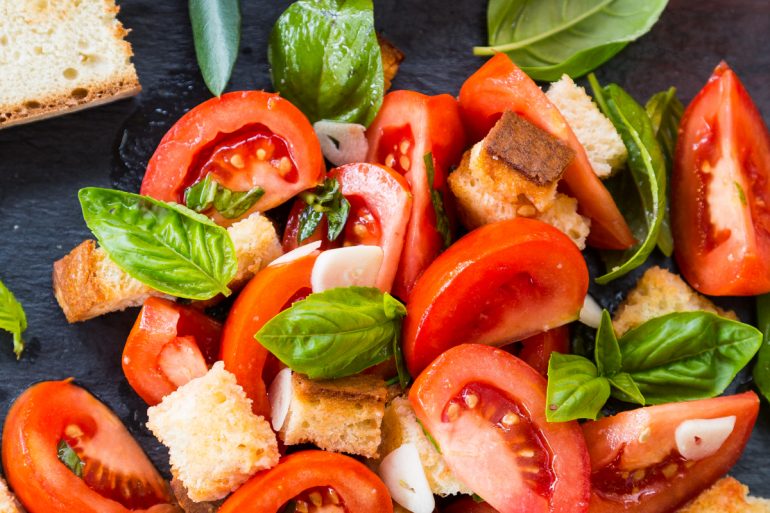 Fresh Bruschetta Salad as a Thanksgiving side dish | MakeItGrateful.com