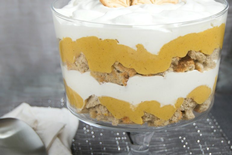 Pumpkin pie trifle for Thanksgiving dessert | MakeItGrateful.com