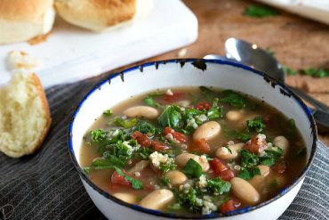 slow cooker quinoa white bean and kale soup
