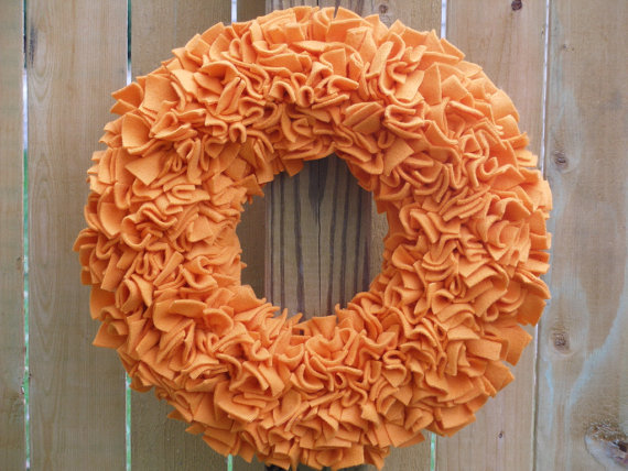 Fleece rag wreath in pumpkin