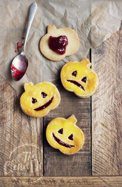 8 Jack-O-Lantern-Cookies for Halloween