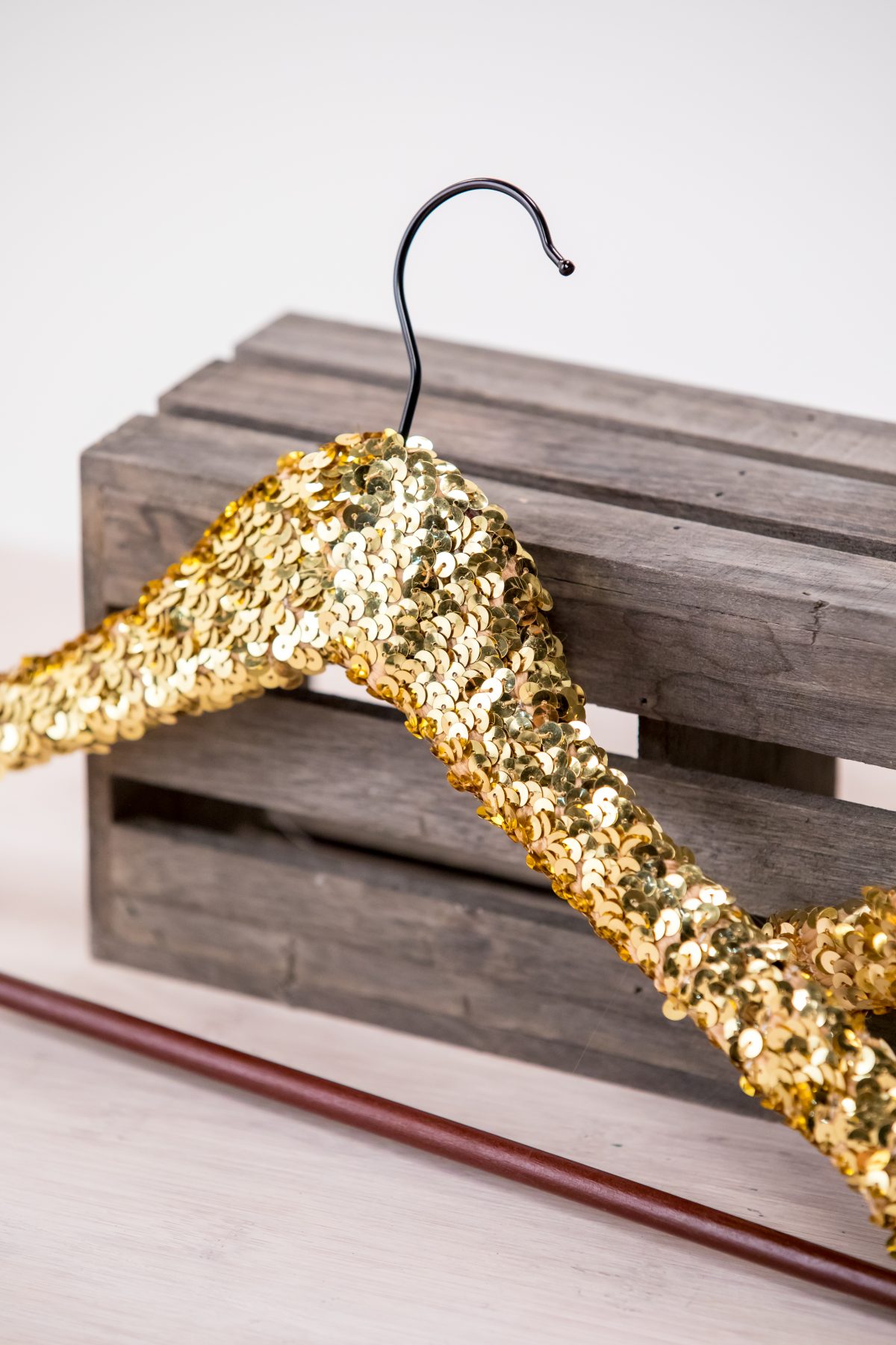 How to make sequined hangers