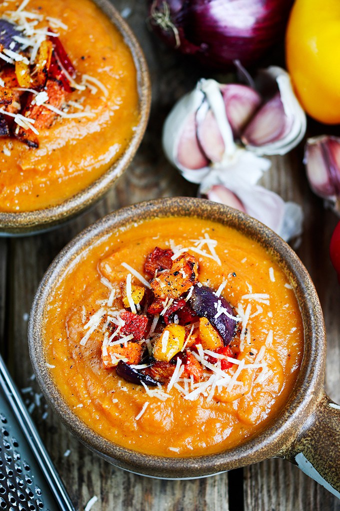 Cheesy roasted vegetable soup