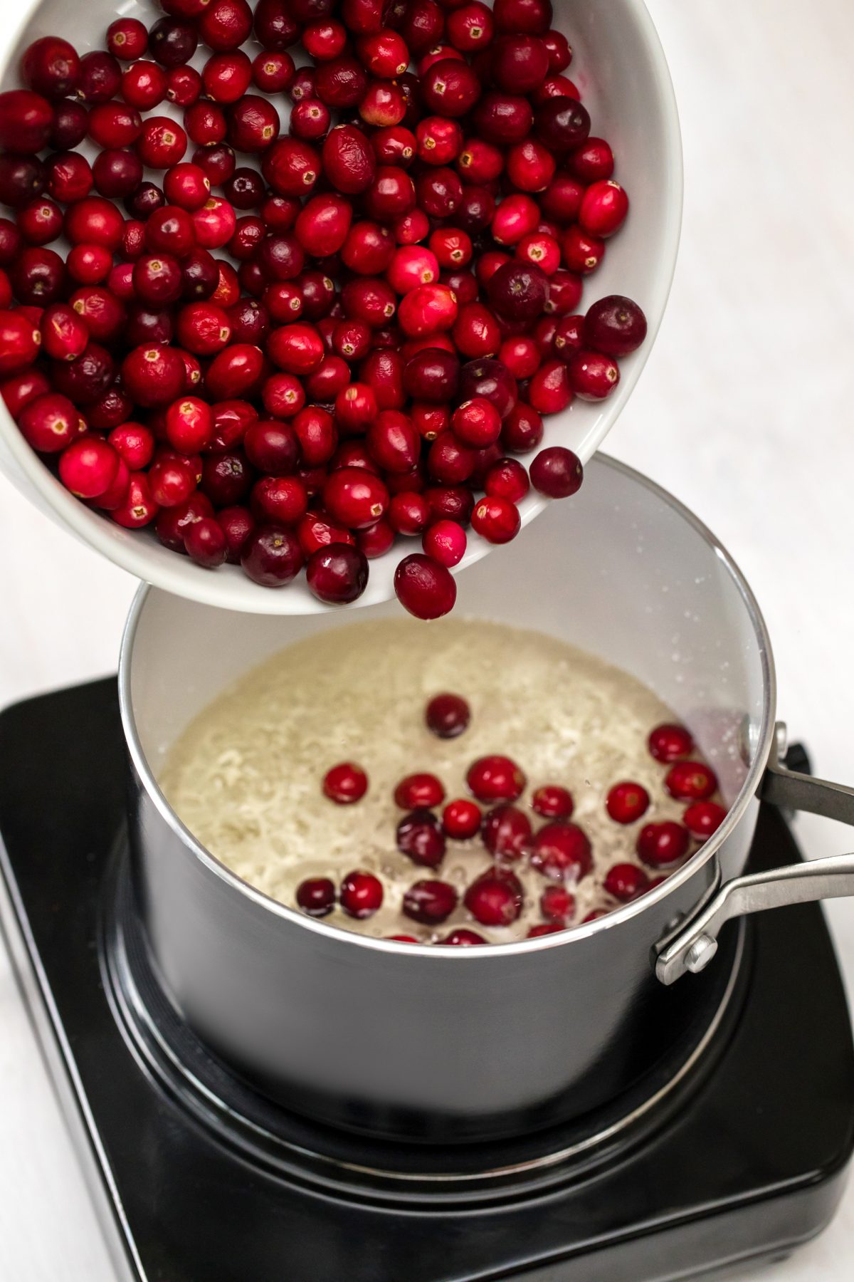 Making cranberry simple syrup