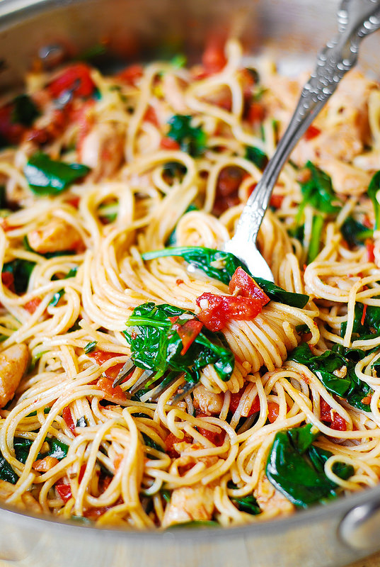 Tomato, spinach and chicken spaghetti