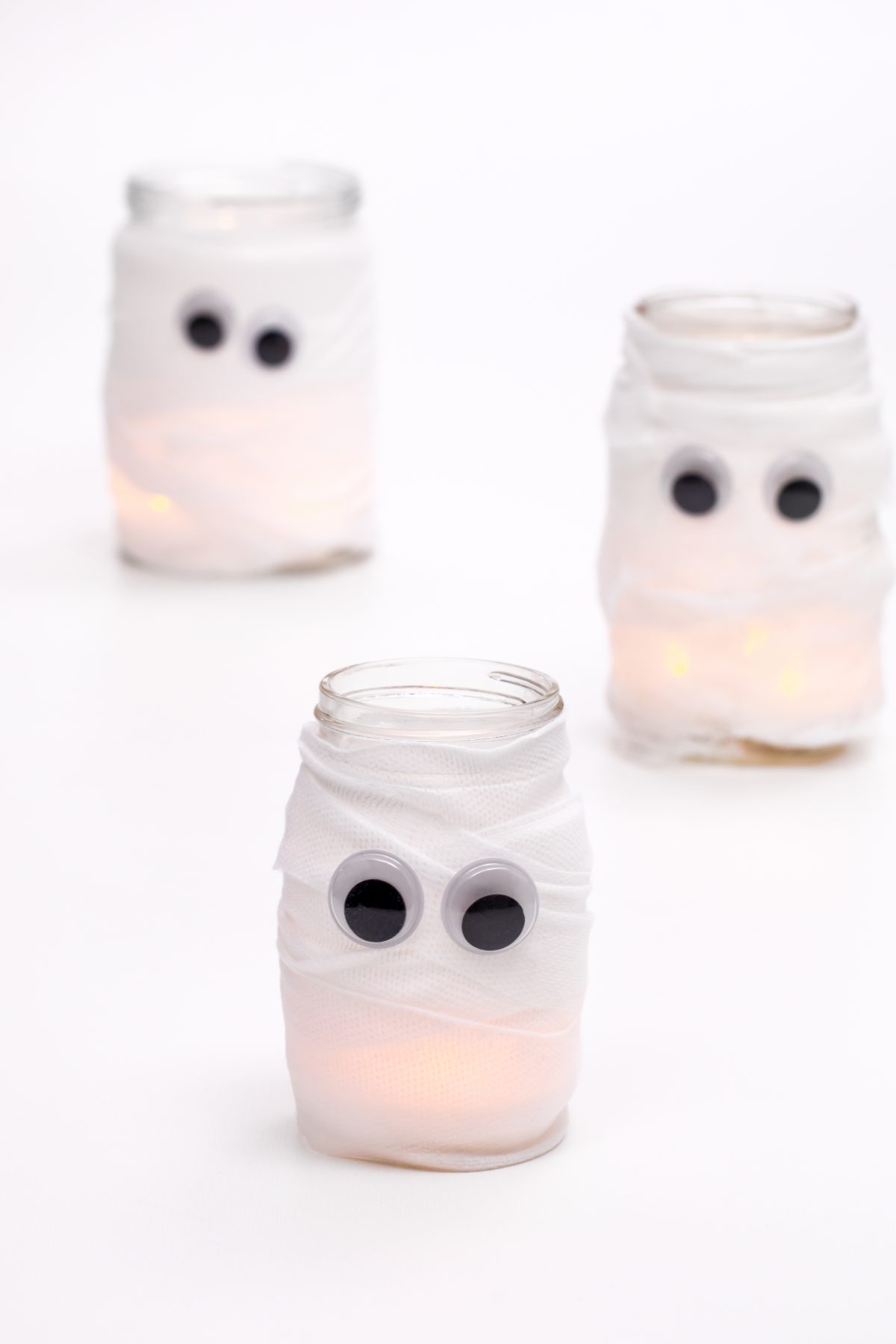 This cute Halloween craft couldnt be any easier!