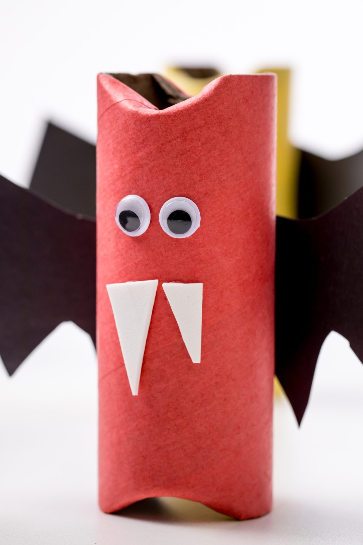 These rainbow paper tube bats are simple and so cute!