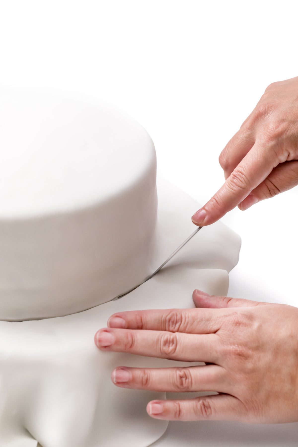 Cut excess fondant away from base of cake