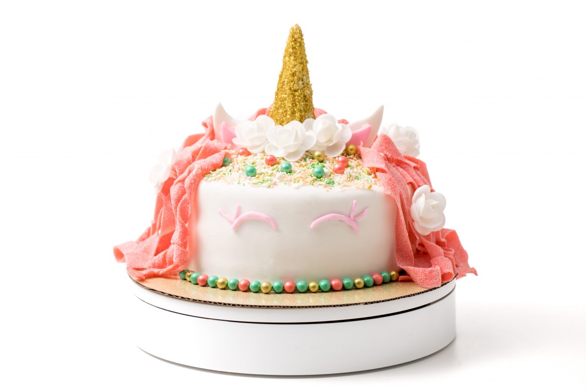 How adorable is this pink unicorn cake?