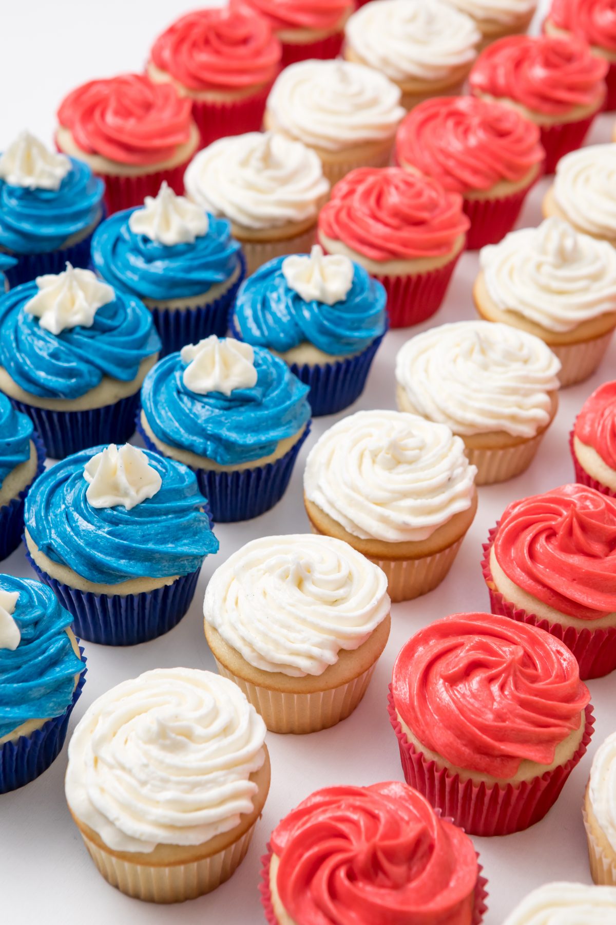American flag cupcakes make a spectacular party display