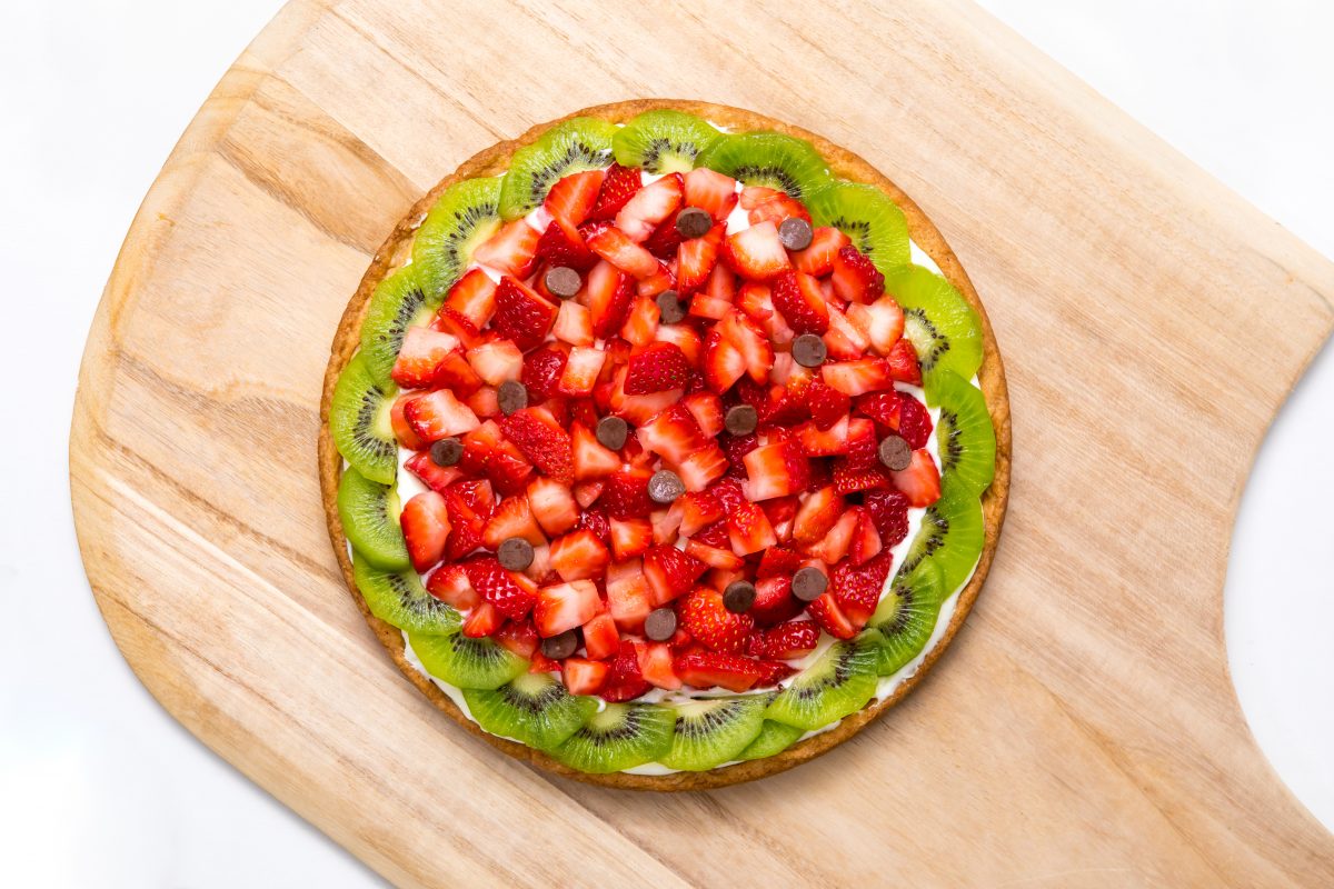 strawberry kiwi fruit pizza