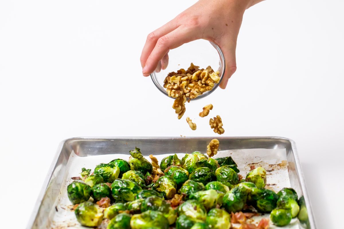 5D4B2079 - Copycat Ina Garten Brussels sprouts with balsamic vinegar - Toss walnuts with the Brussels sprouts