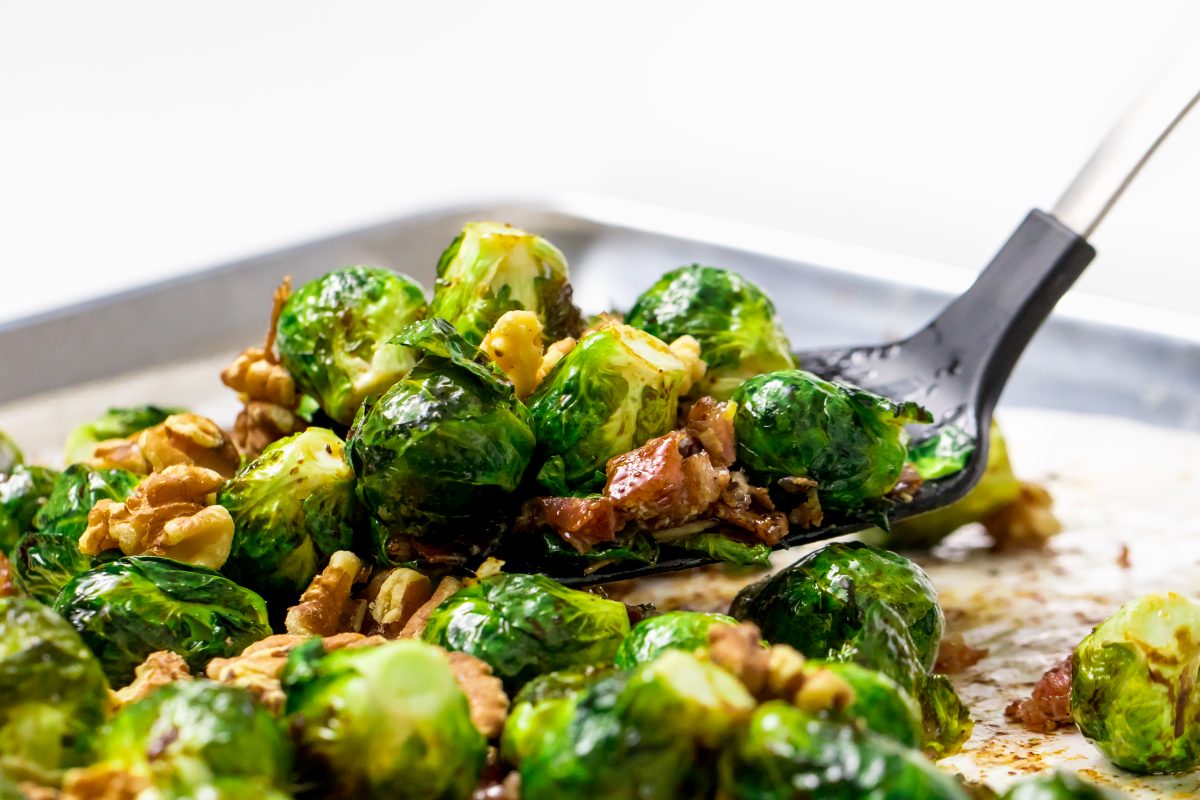 5D4B2081 - Copycat Ina Garten Brussels sprouts with balsamic vinegar - Roast the Brussels sprouts