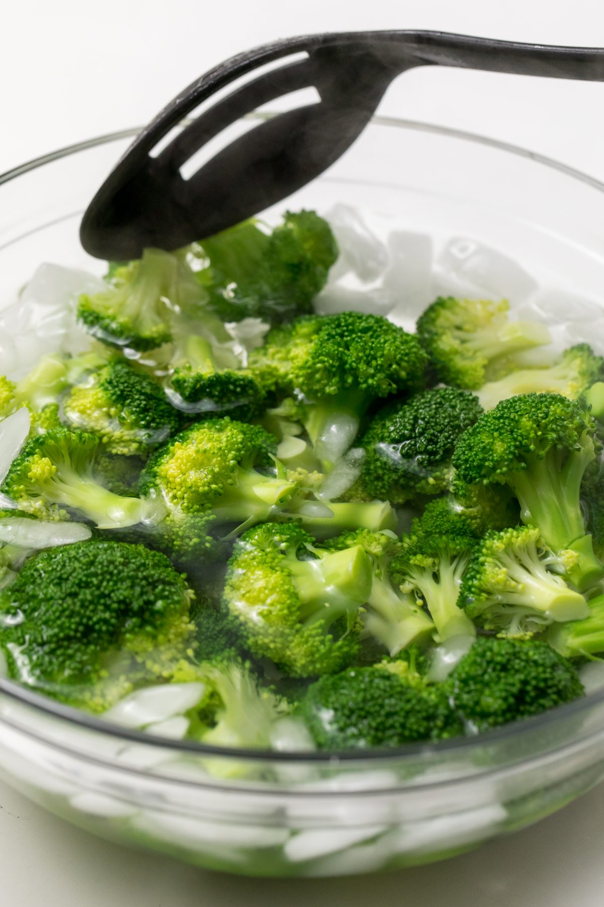 5D4B2470 - Broccoli Salad - Place broccoli florets in ice water bath