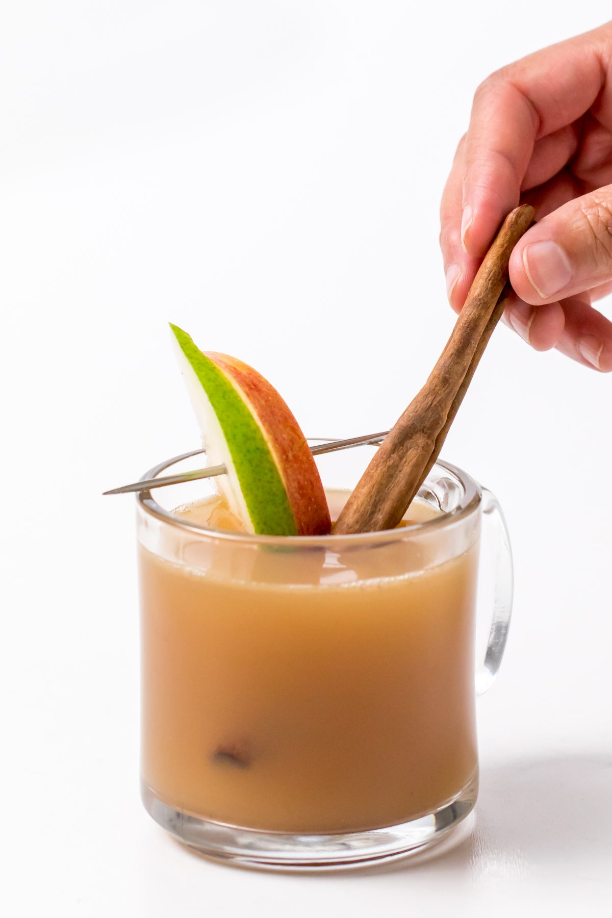 5D4B2566 - Hot Apple Cider with Buttered Rum - Pour into mugs and garnish