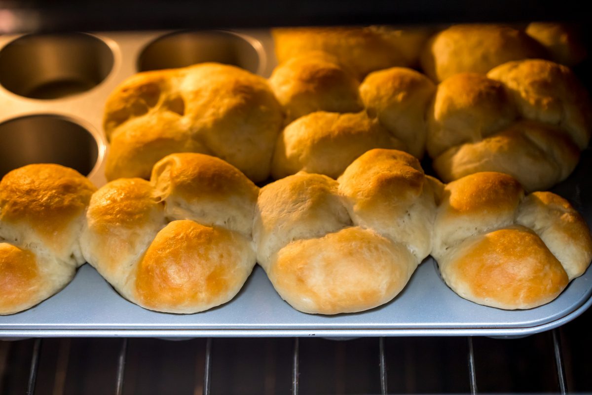 Bake to cloverleaf roll perfection