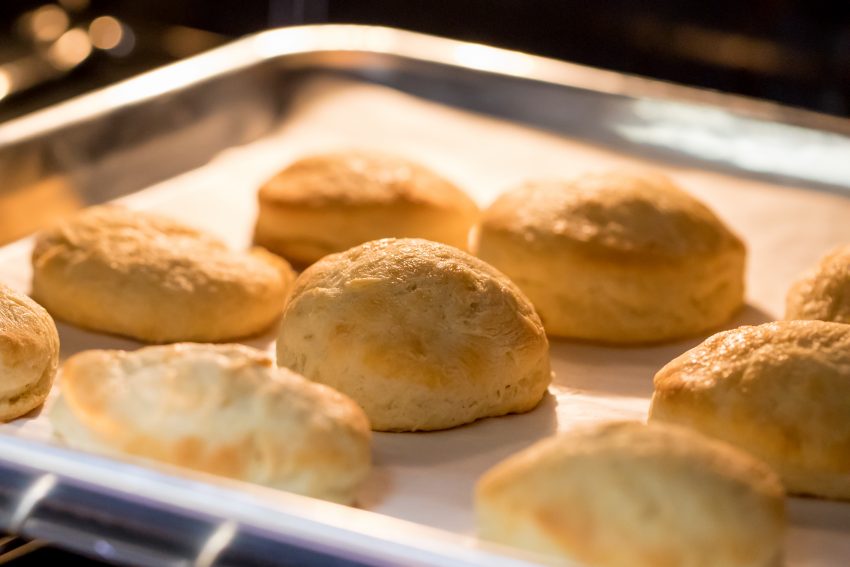 5D4B5378 - Grandmas Southern Buttermilk Biscuits - Bake the biscuits