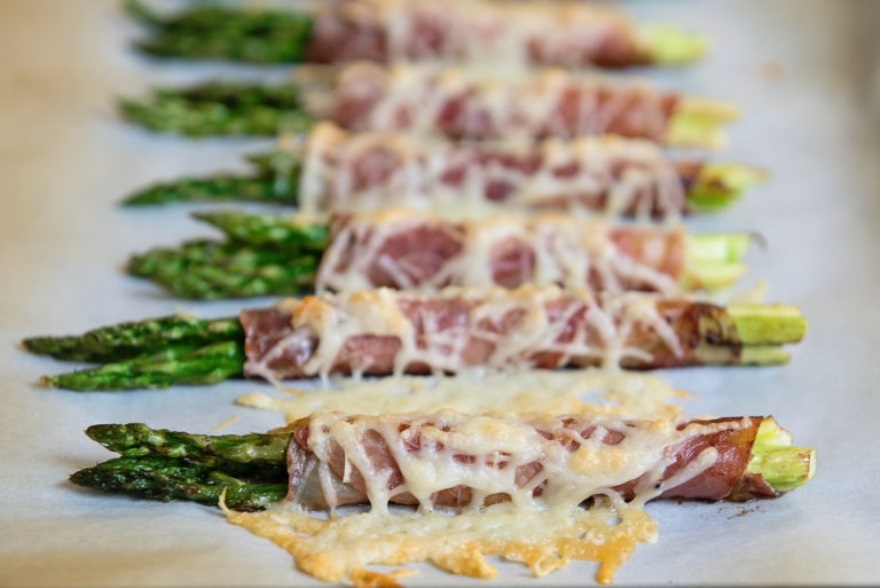 Keto-approved Friendsgiving menu cheesy prosciutto-wrapped asparagus bundles