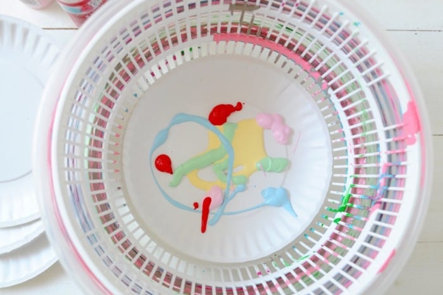 Family-friendly craft projects DIY spin art