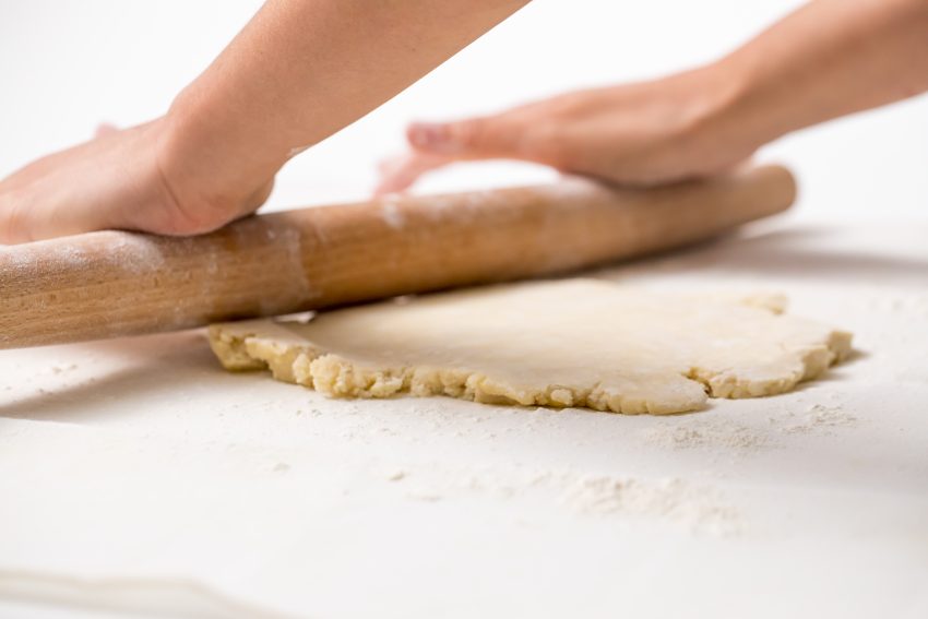 5D4B2882 - Traditional pie crust dough - MASTER CRUST RECIPE - Roll out the dough
