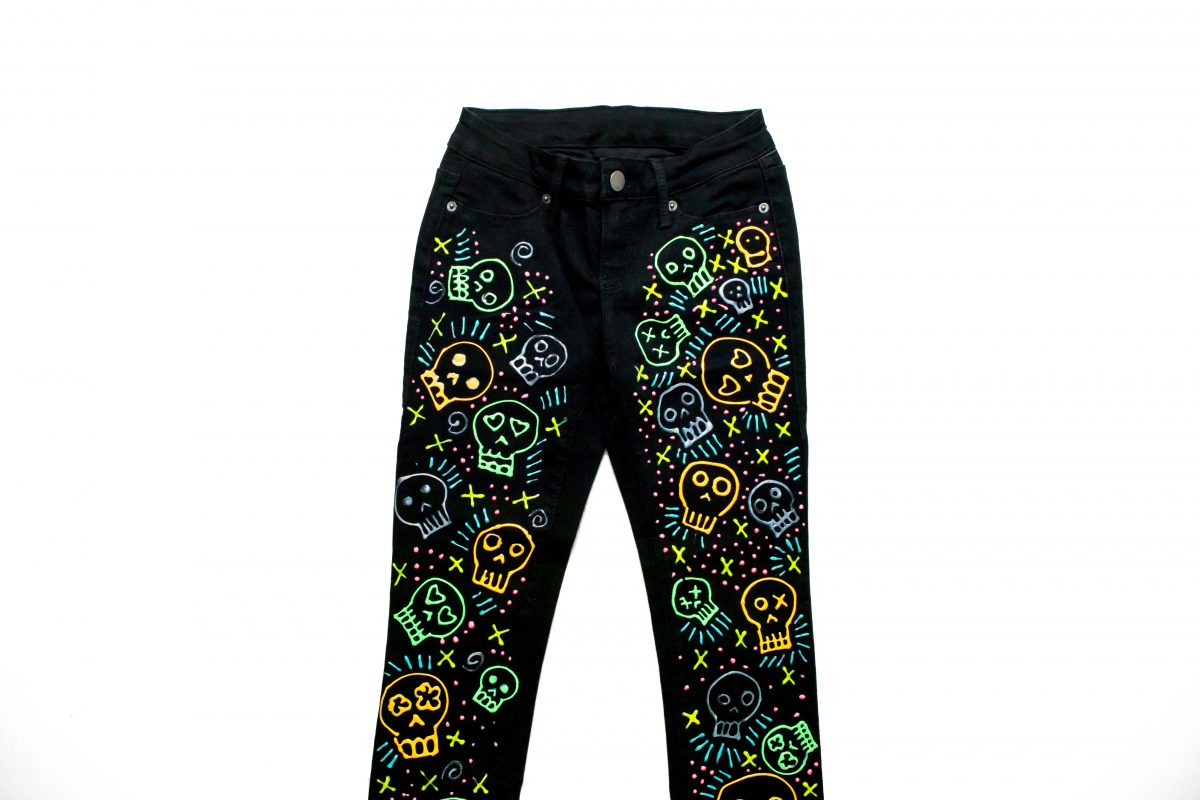 5D4B6431 - Crafty Chica - Glow in the dark Jeans, Let the paint dry