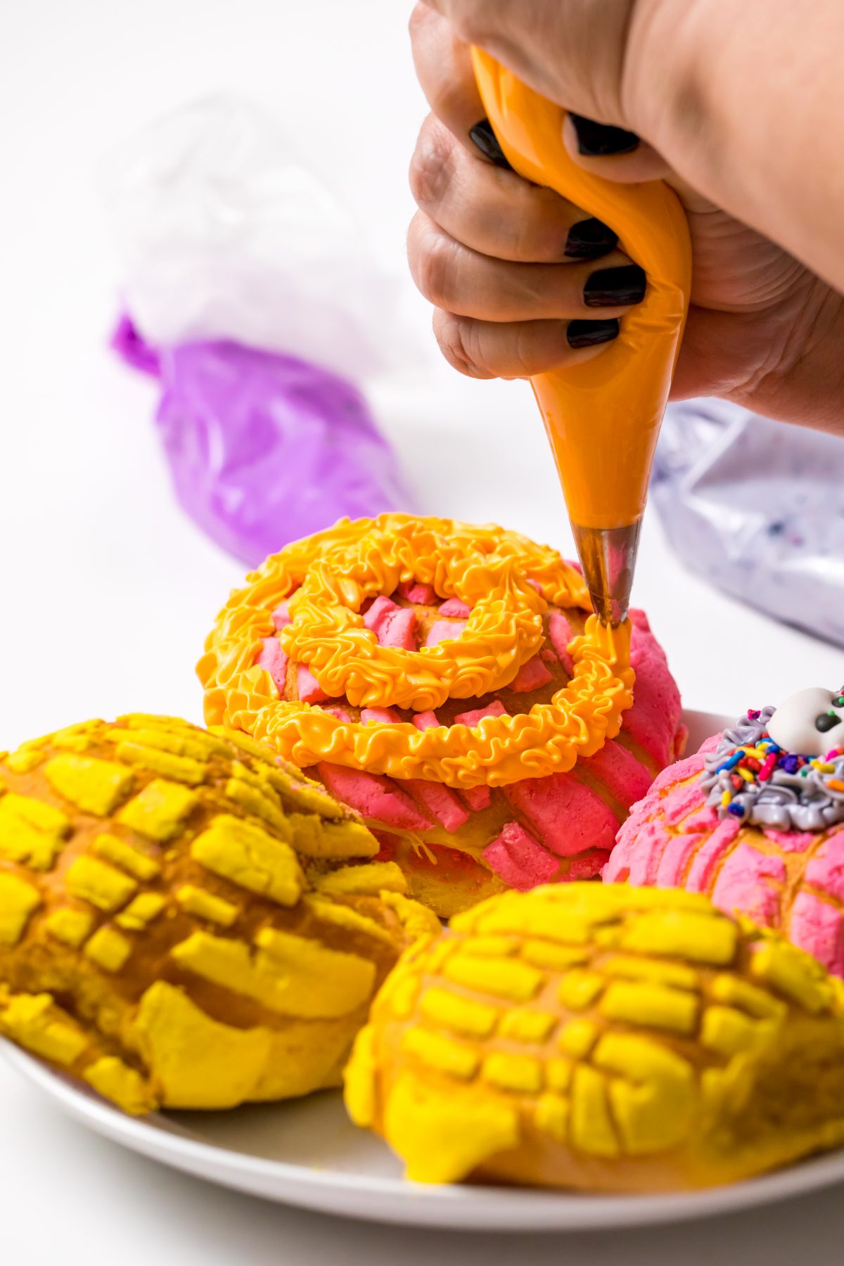 5D4B6500 - Crafty Chica - Day of the Dead Conchas - applying frosting to concha