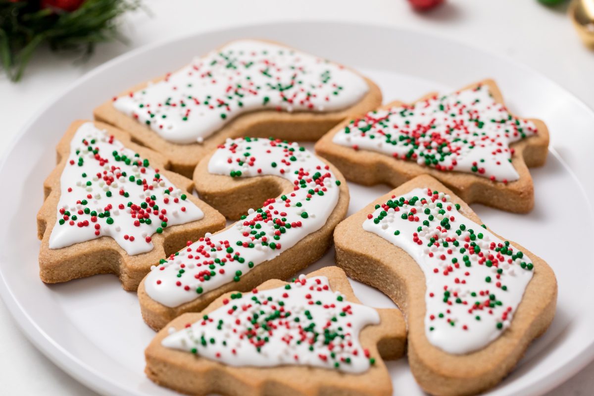 5D4B7451 - Vegan Gluten-Free Iced Holiday Shortbread Cookies - Decorate
