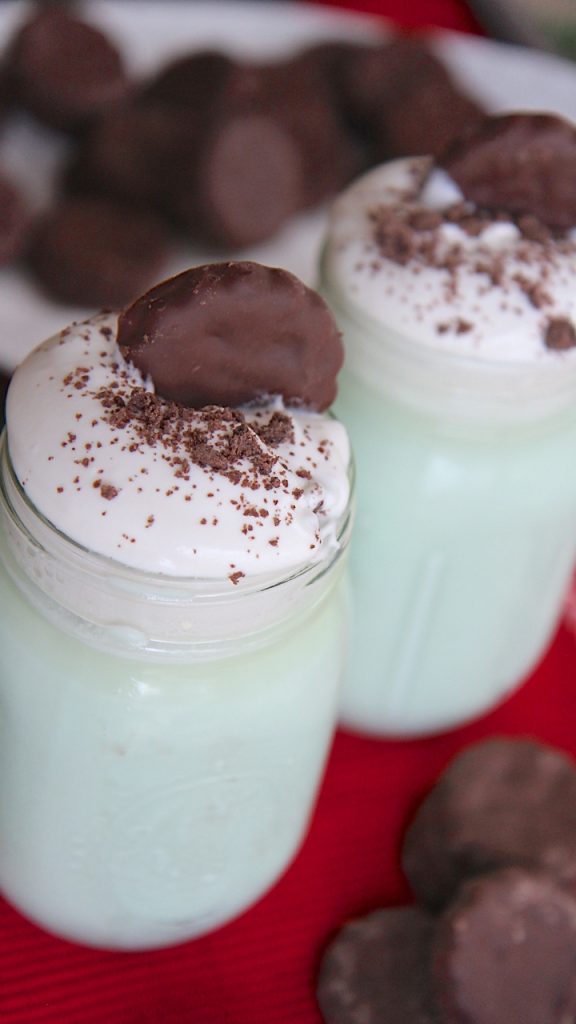 easy-mint-white-hot-chocolate-576x1024