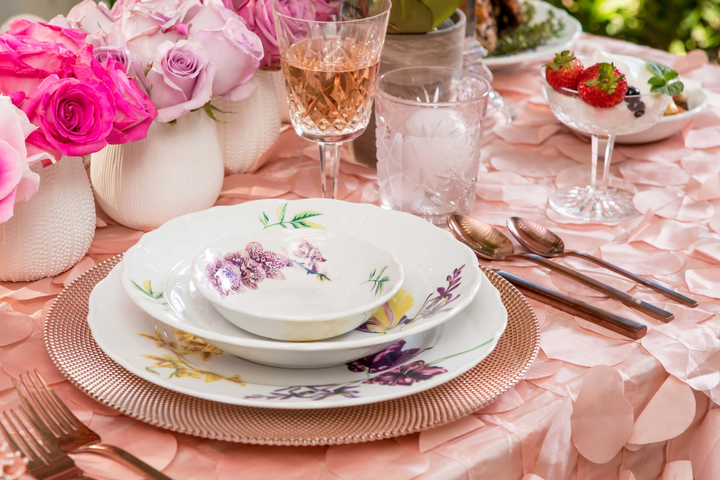valentines-day-tablescape-blooming-plates