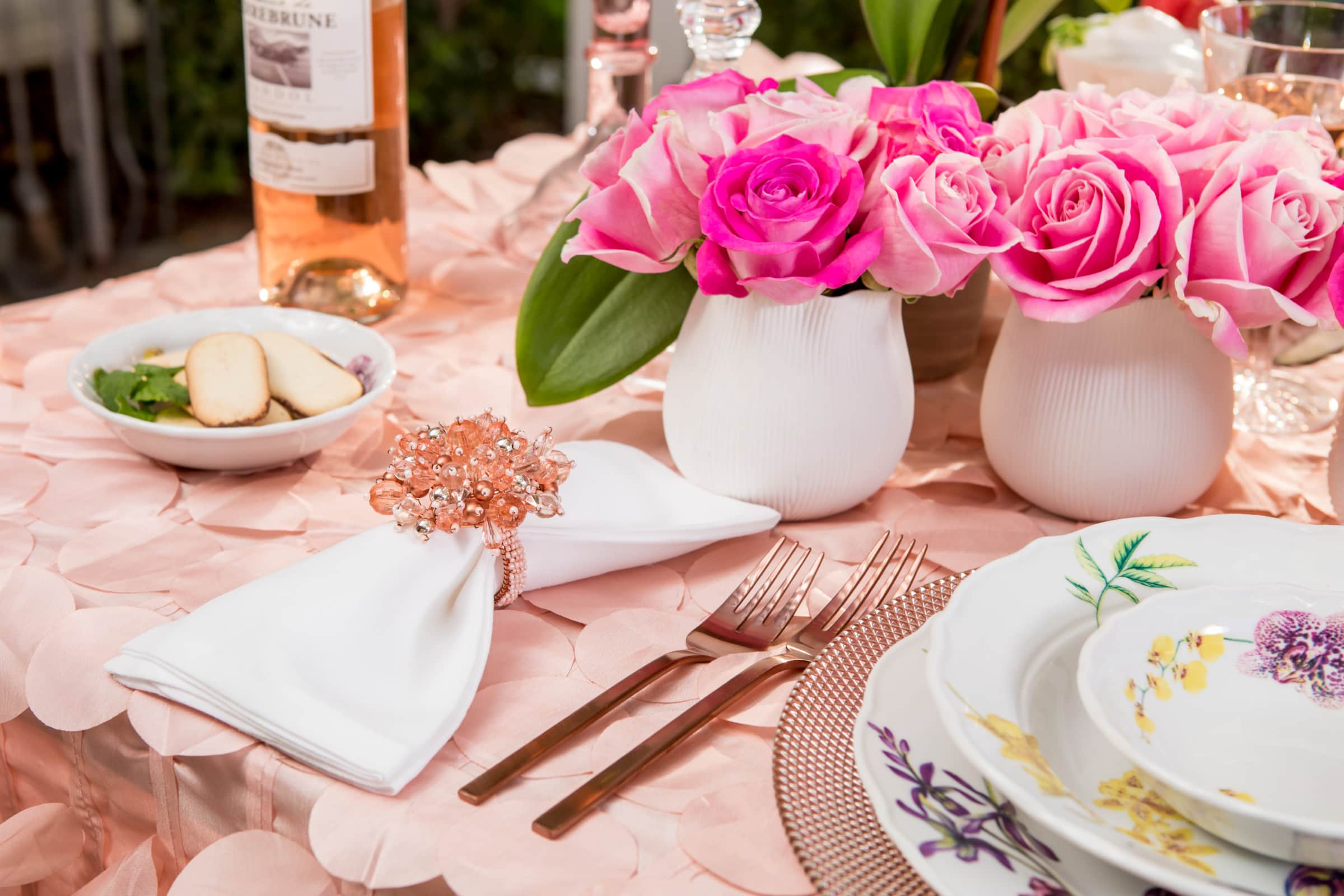 valentines-day-tablescape-tablesettings