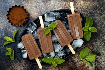 chocolate-frozen-pops-mint-leaves