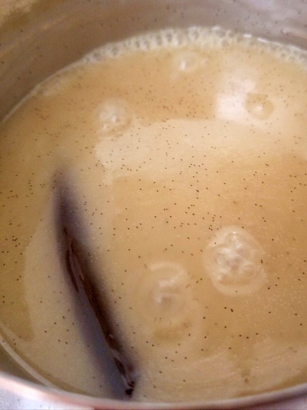 simmering-vanilla-sauce