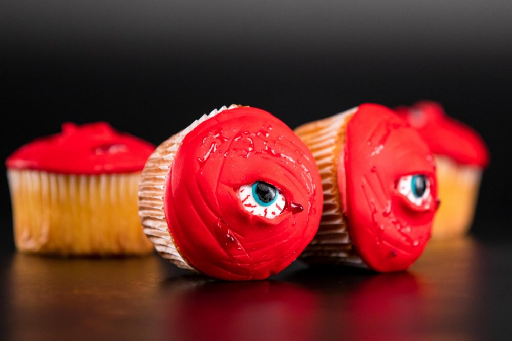 eyeball halloween cupcakes