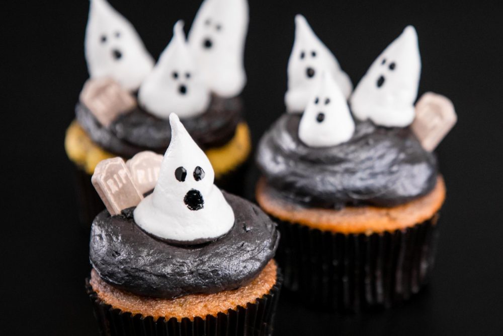 ghost halloween cupcakes