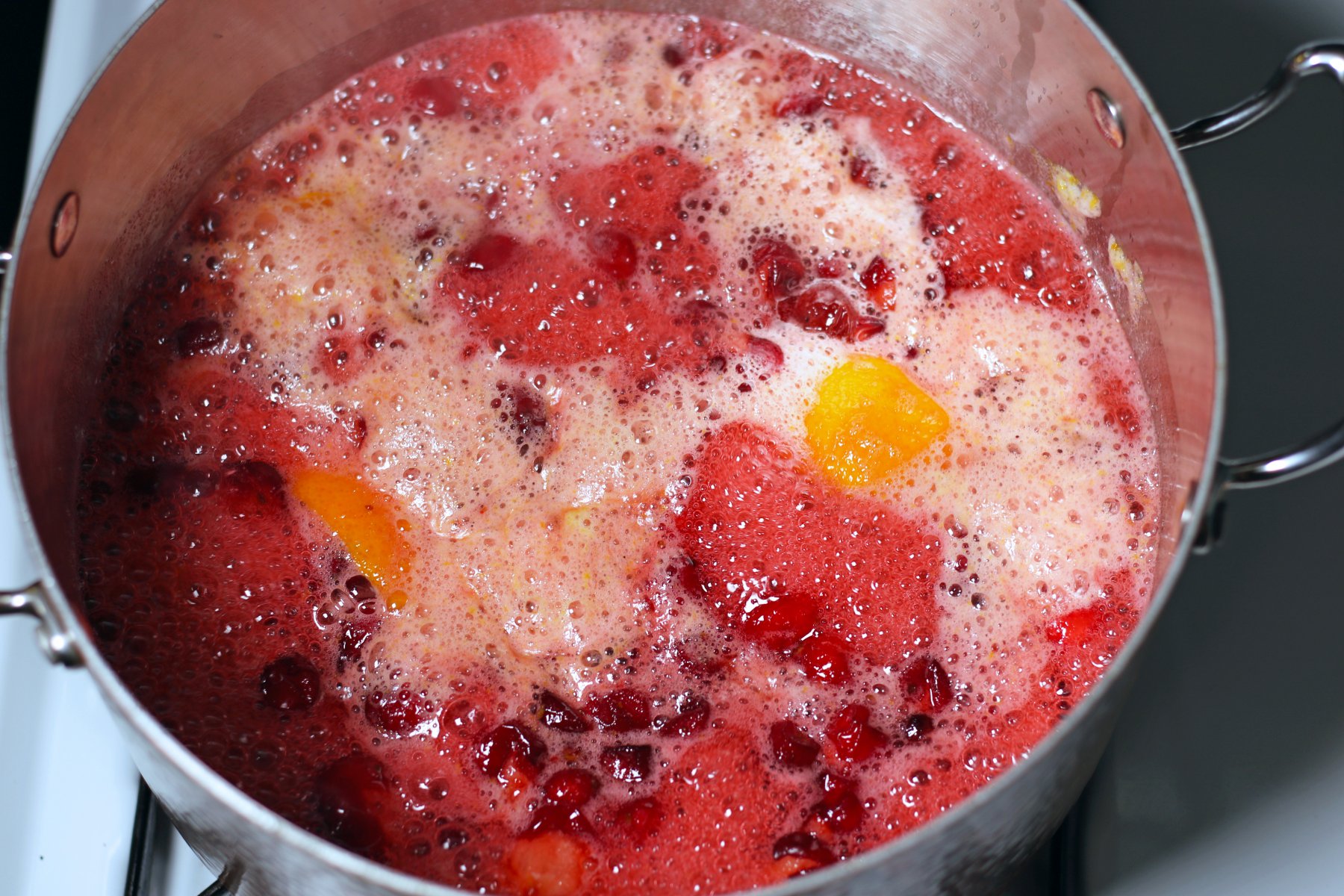 SIMMERING CRANBERRY SAUCE